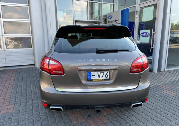 Porsche Cayenne cena 99500 przebieg: 218000, rok produkcji 2013 z Opatów małe 326